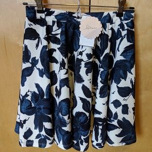 Soprano Fit and flare A-line skirt